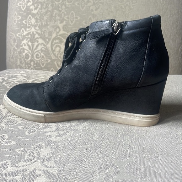 Caslon (Nordstrom) Black Wedge Sneakers - Picture 4 of 6